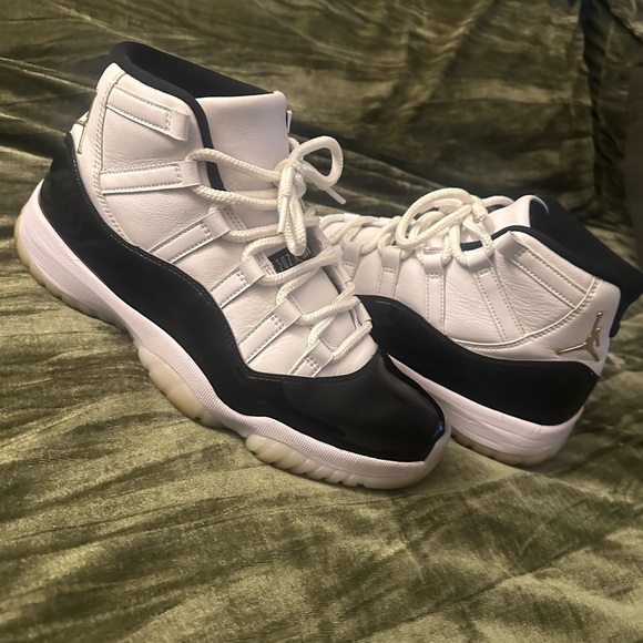air jordan 11 retro size 9.5